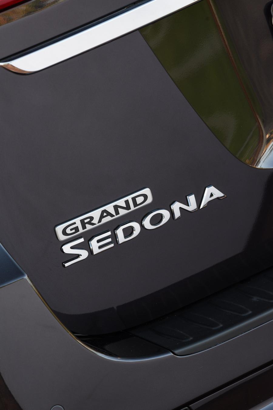 Логотип Kia Grand Sedona (YP) 2018 года  (ZA) (фото 40 из 40)